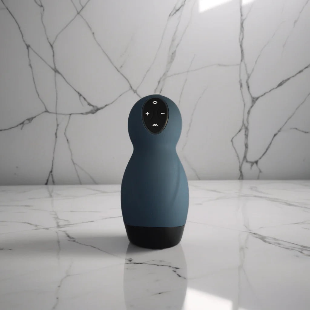 Masturbateur Leno de Solena posé sur une surface en marbre, illustrant une expérience réaliste, immersive et élégante dédiée au plaisir masculin
