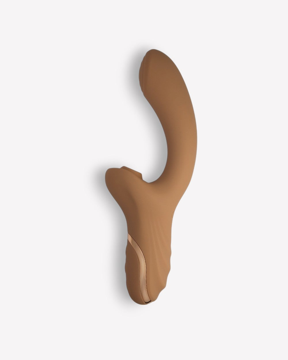 Vibromasseur rabbit Mila brun de Solena pour une double stimulation du point G et du clitoris.